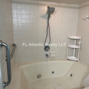 526 Master Tub and Shower