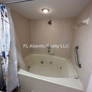 424 Master Tub And Shower