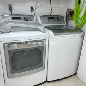 1022 Washer And Dryer