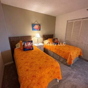 323 Guest Twin Beds