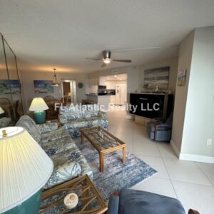 923 Living Room Looking Toward Entrance