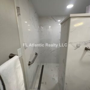 923 Master Shower Access