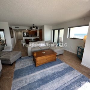 1225 Living Room Looking Into Kitchen