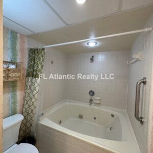324 Master Tub and Shower