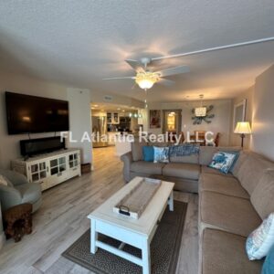 624 Living Room Looking Into Kitchen