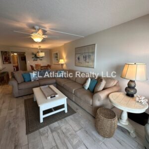 624 Living Room with Dining Area