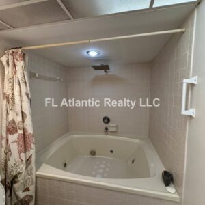 624 Tub and Shower