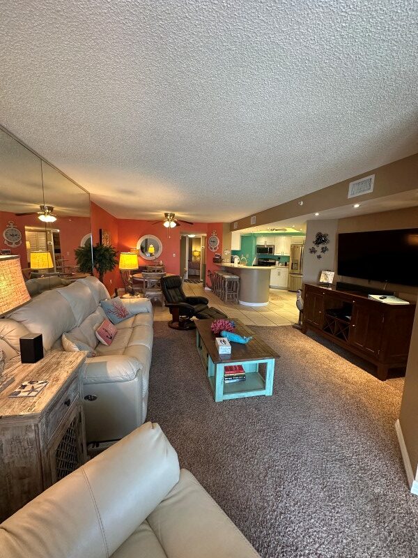 423 Living Room With Dining Area Beyond (Custom)
