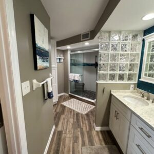 423 Master Bathroom